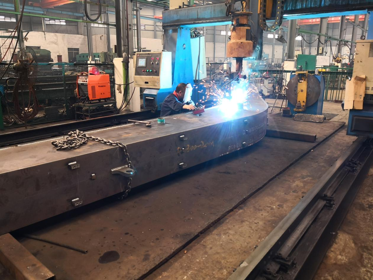 excavator long reach boom auto welding